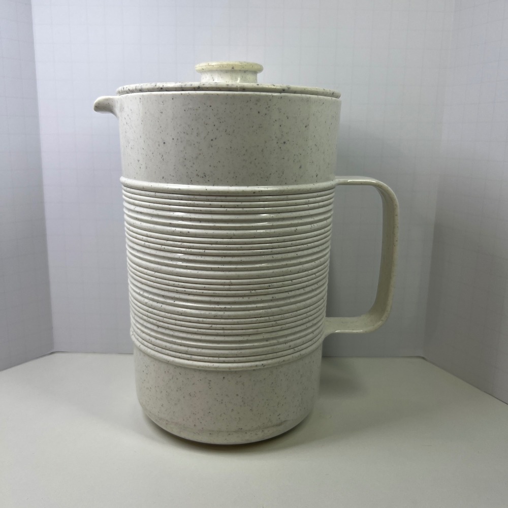 Vintage Rubbermaid 2678 Speckled Pitcher 2 Quart Ribbed Plastic Carafe with Lid